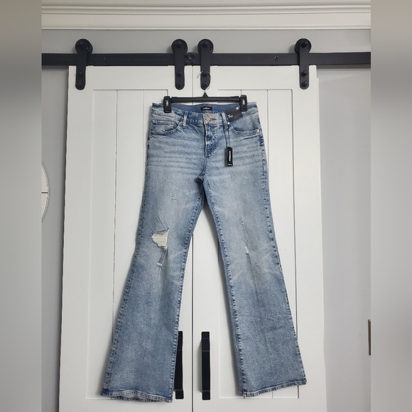 Express Women’s Boot Low Rise Ripped Jeans. NEW! Size 6R! - Picture 1 of 9